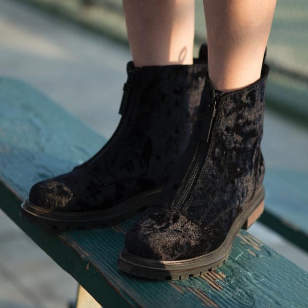 NIB Crush Black Velvet Lug Sole Zip Up Combat Boot - Picture 6 of 8